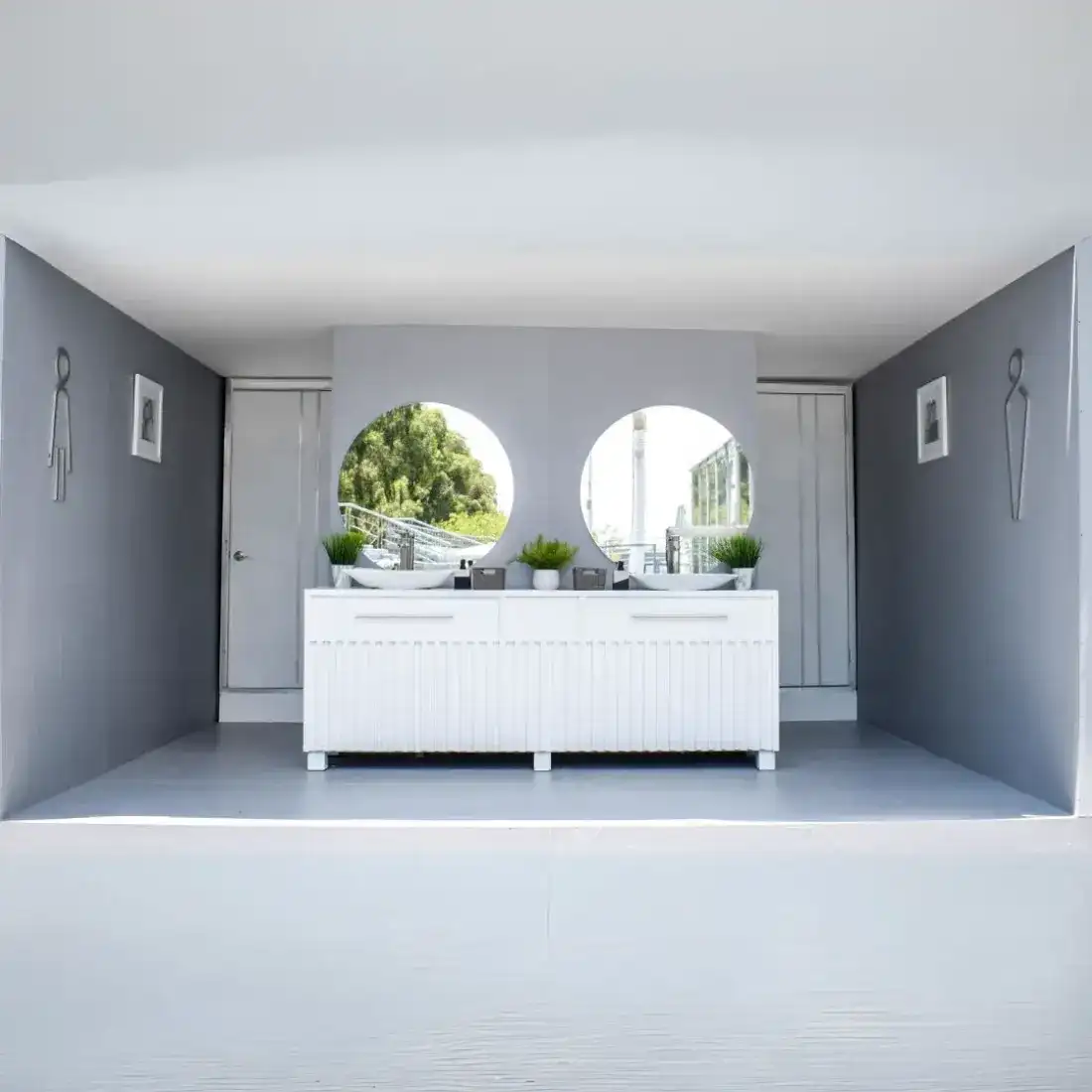 Baño presidencial de lujo con acabados en madera, instalado por Luvory en Guadalajara